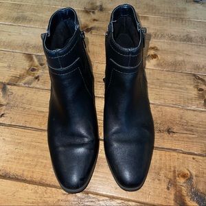 Aerosoles Black Double Cross Heeled Booties 6.5